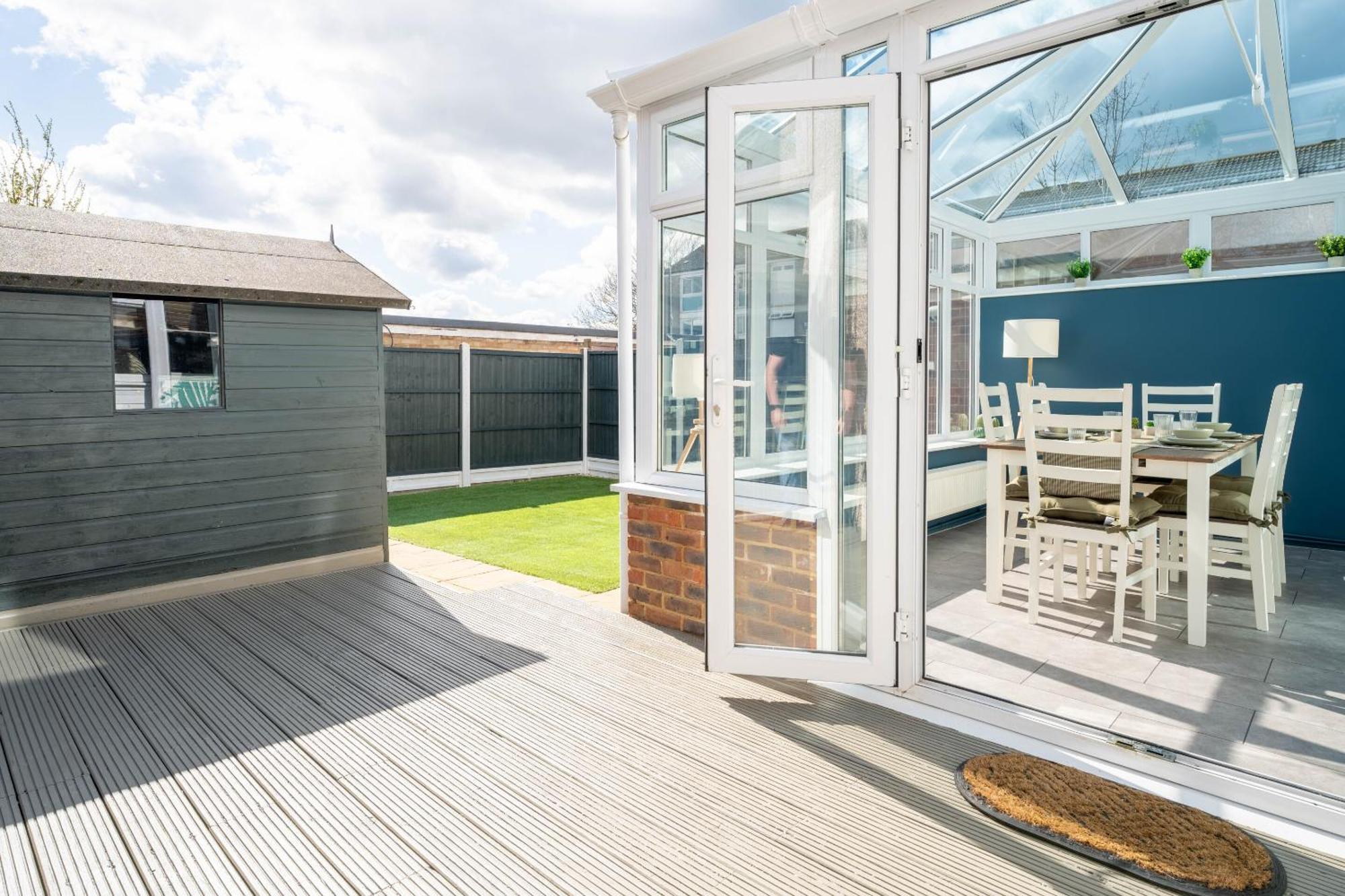 Gatwick Place Horley Exterior foto